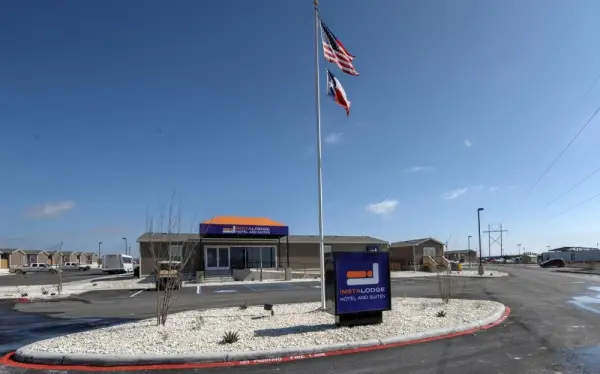 Instalodge Hotel and Suites Karnes City 7