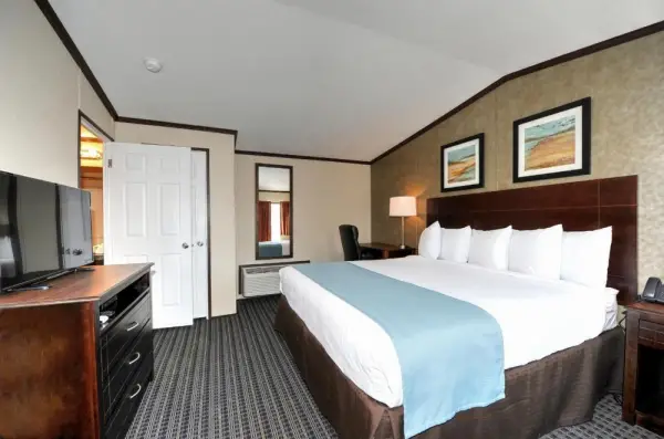 Instalodge Hotel and Suites Karnes City 9