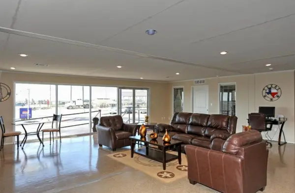 Instalodge Hotel and Suites Karnes City 4