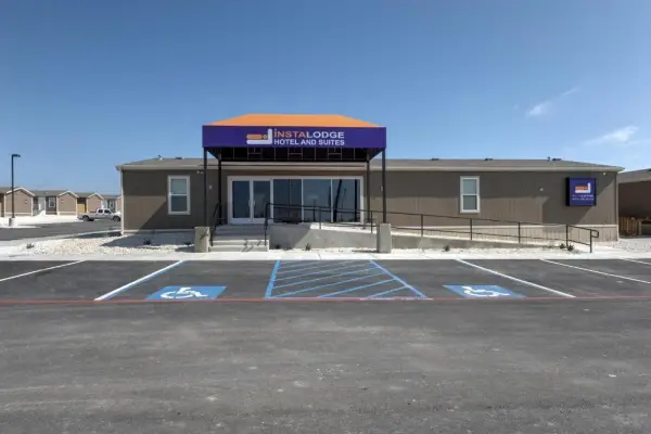 Instalodge Hotel and Suites Karnes City 5